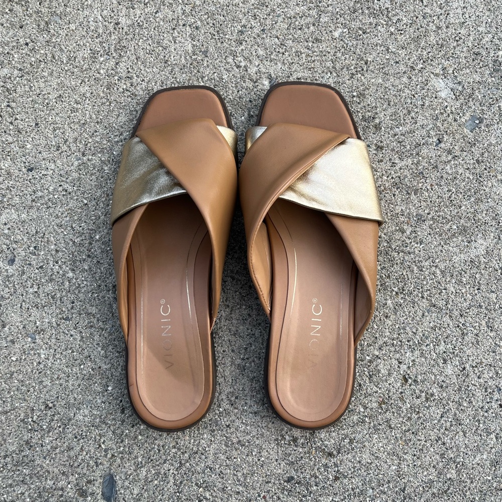 Vionic Miramar sandals